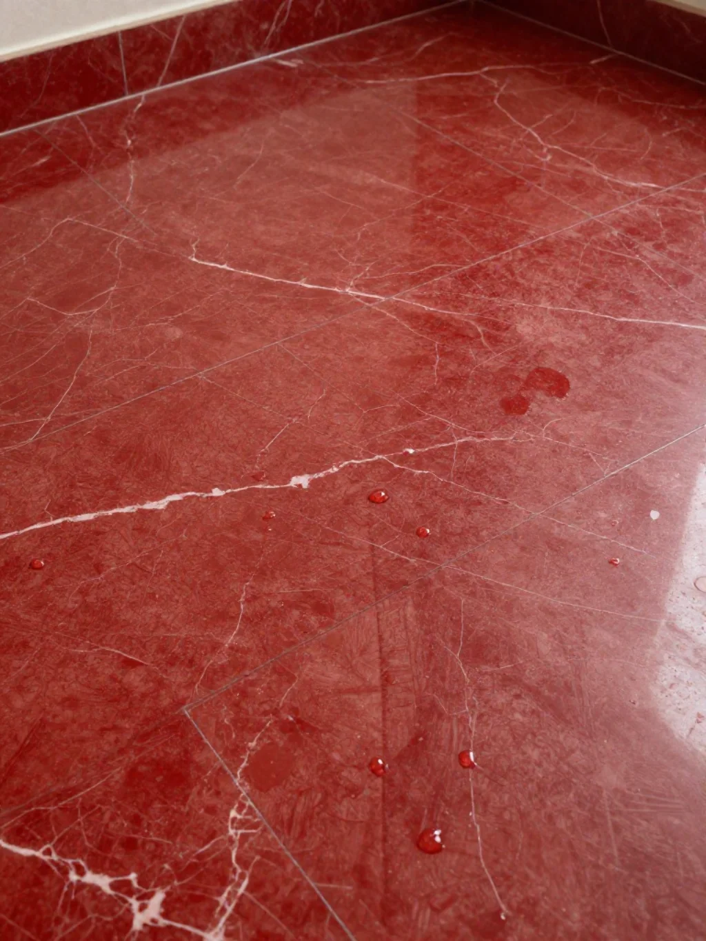 Red Marble Flooring: Fayde Aur Nuksan
